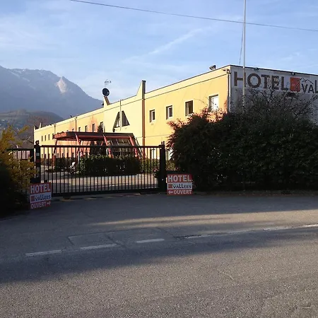 Отель Les 4 Vallees Альбервиль